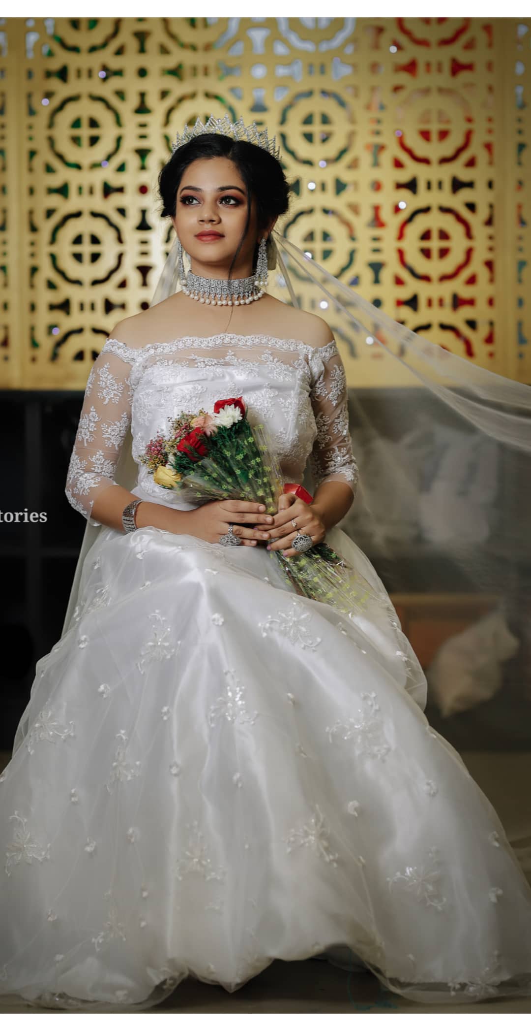 Complete Your Wedding Look: Here's What Jewellery To Wear With Your Wedding  Dress